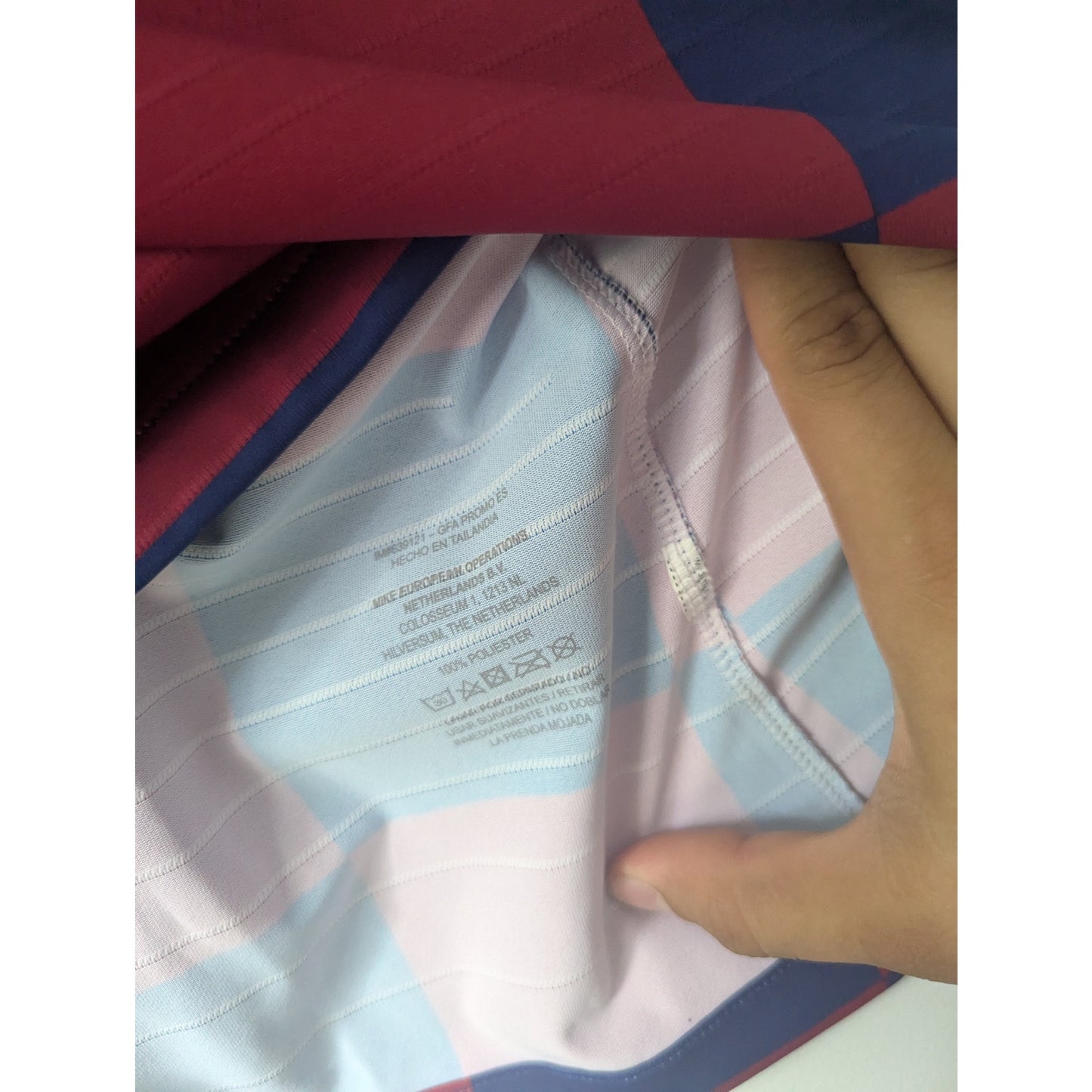 FC Barcelona 2019-20 Home Lionel Messi Jersey - Men's Large - Kitroom Edition