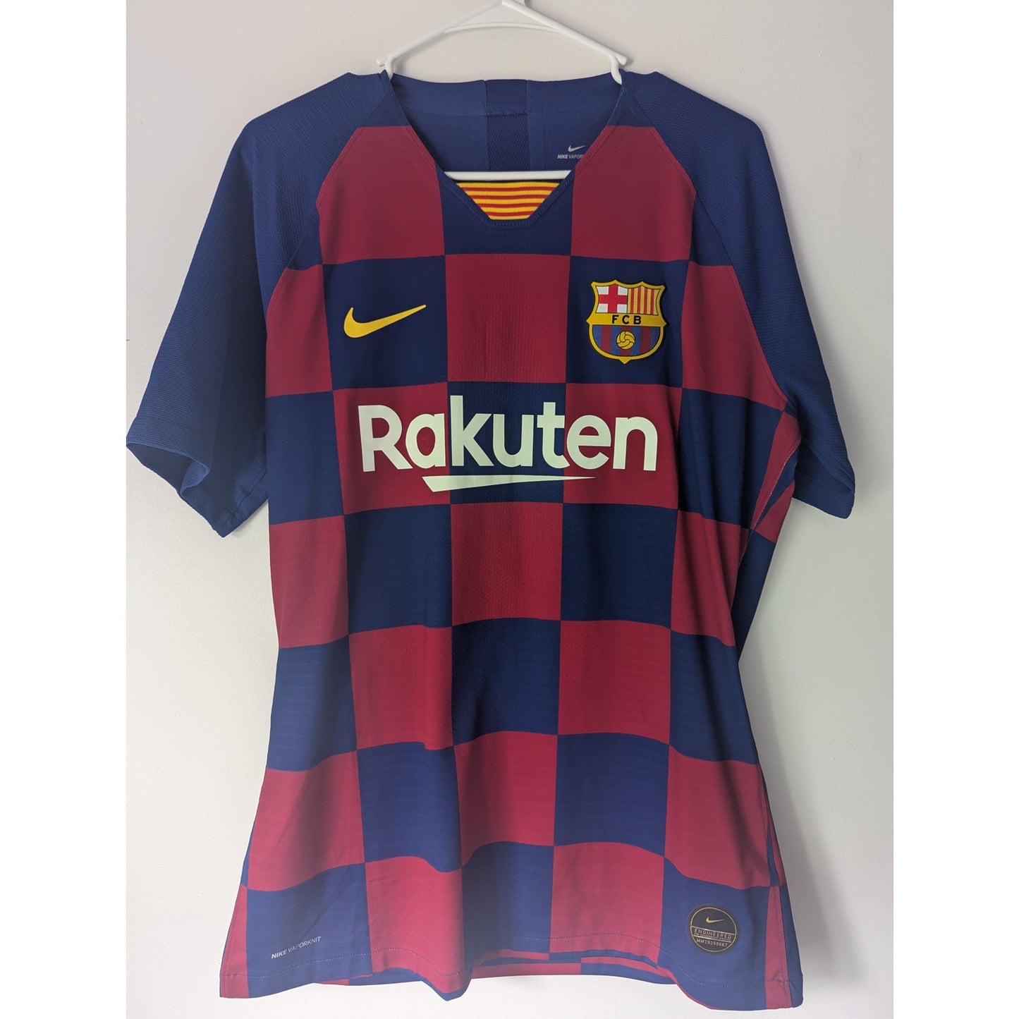 FC Barcelona 2019-20 Home Lionel Messi Jersey - Men's Large - Kitroom Edition