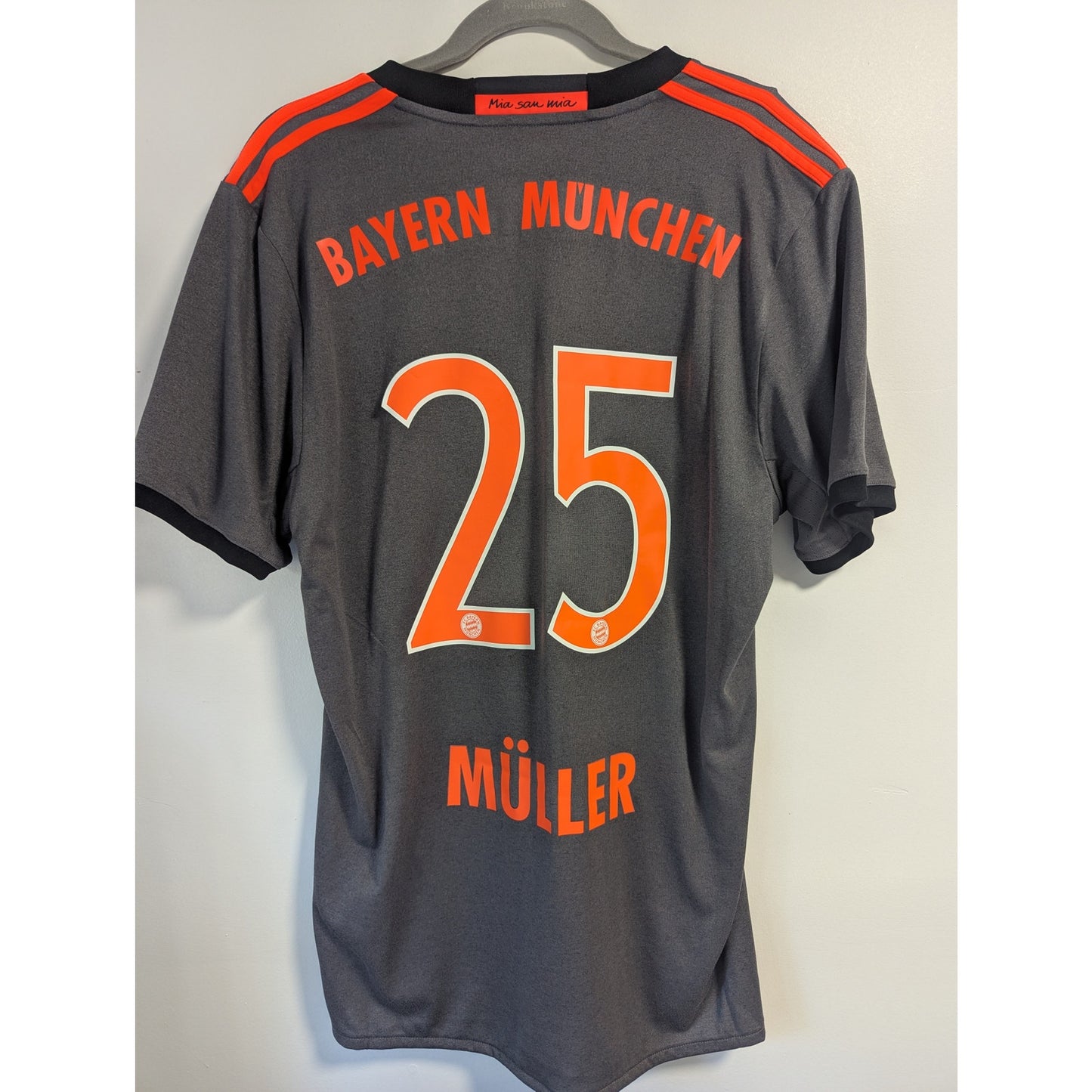Bayern Munich 2016-17 Thomas Muller Away Jersey Men’s Large Adidas Soccer Shirt