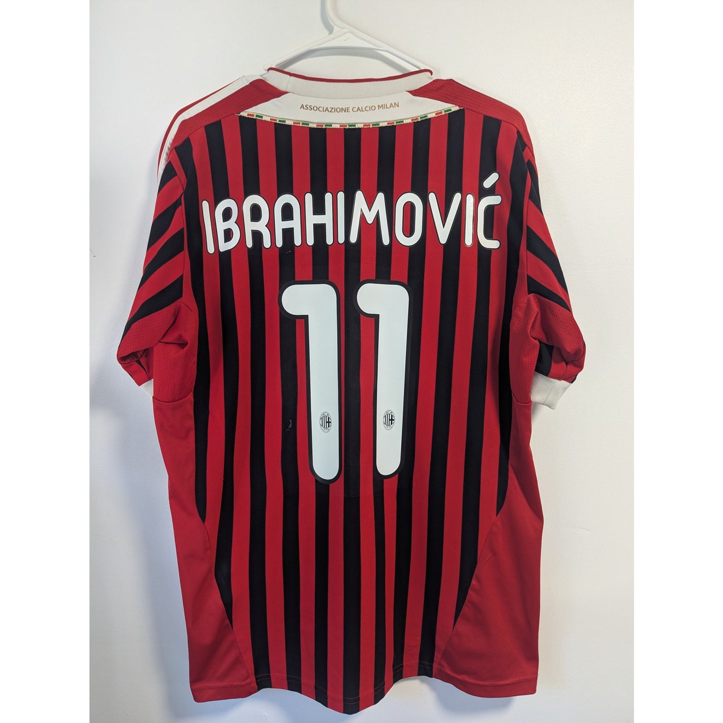 AC Milan 2010-2011 Home Zlatan Ibrahimovic Jersey - Men's Large (V13457)
