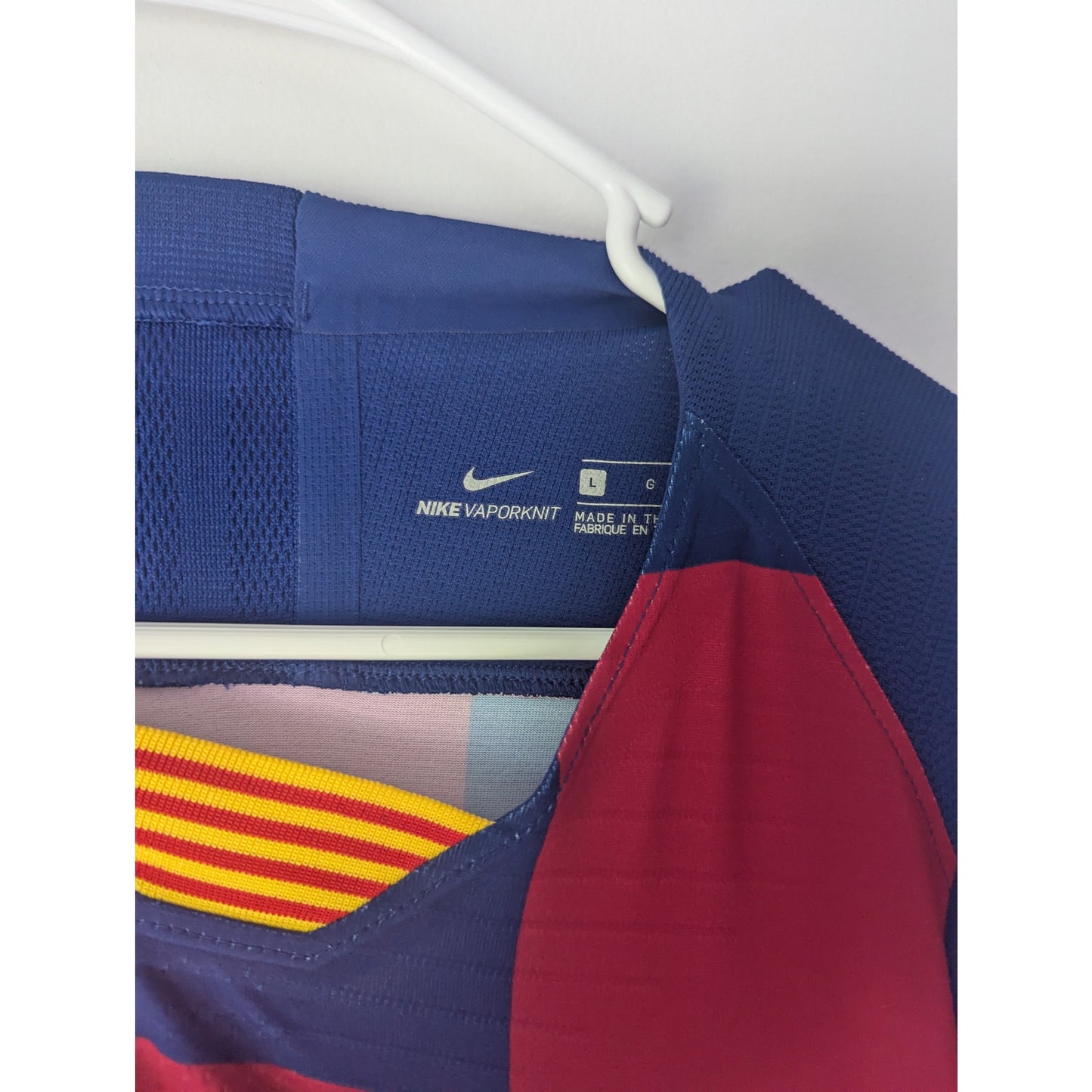 FC Barcelona 2019-20 Home Lionel Messi Jersey - Men's Large - Kitroom Edition