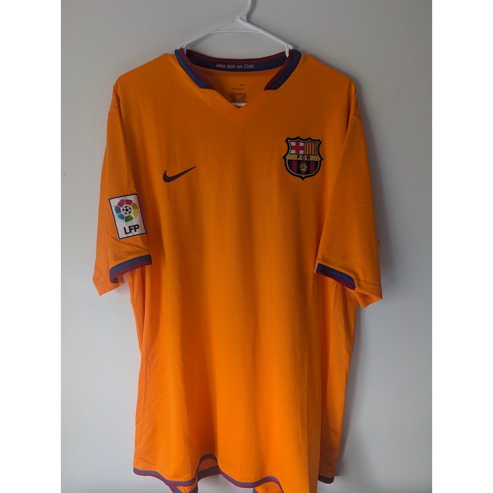FC Barcelona 2006–07 Away Messi Jersey – Men’s XL | Vintage Nike Football Shirt