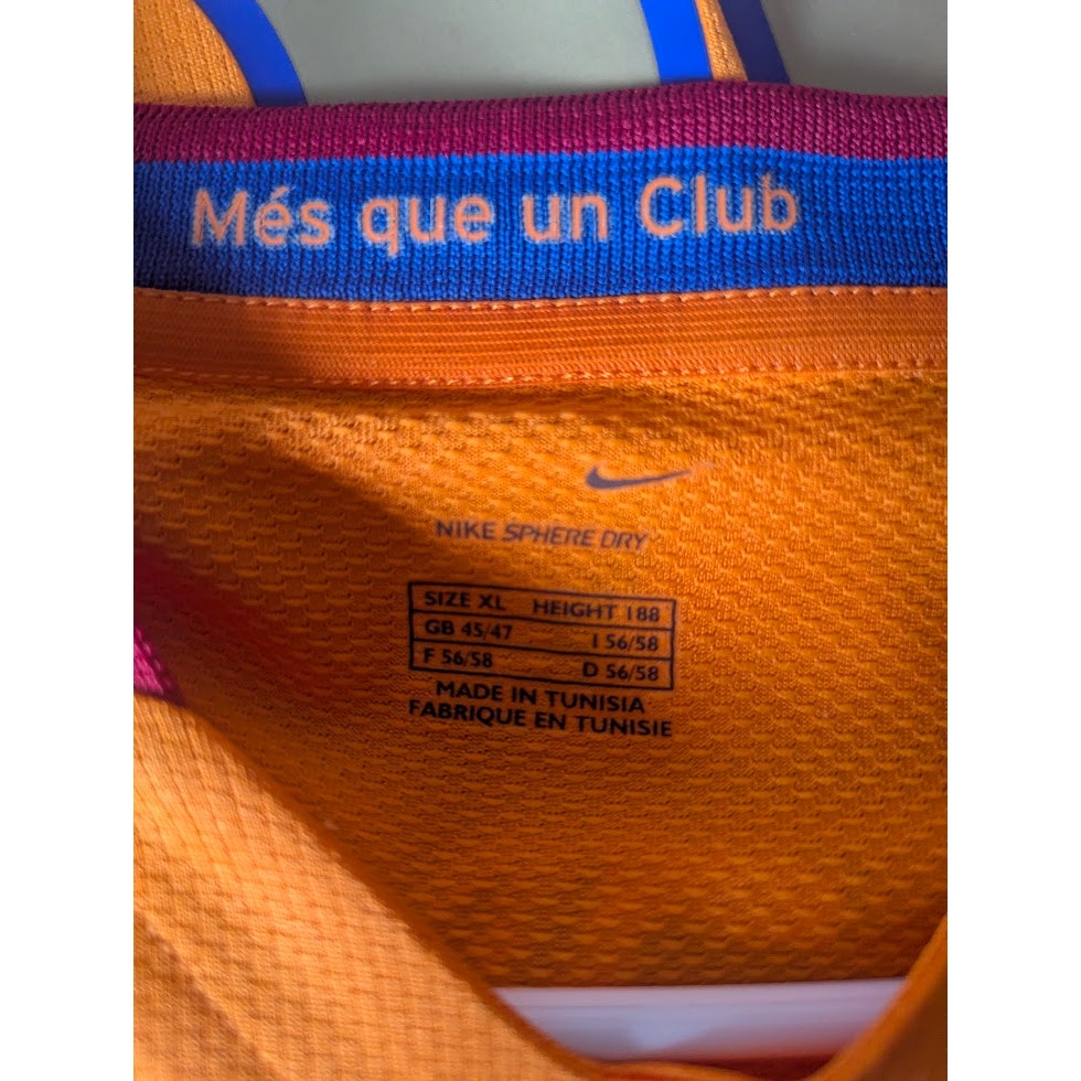 FC Barcelona 2006–07 Away Messi Jersey – Men’s XL | Vintage Nike Football Shirt