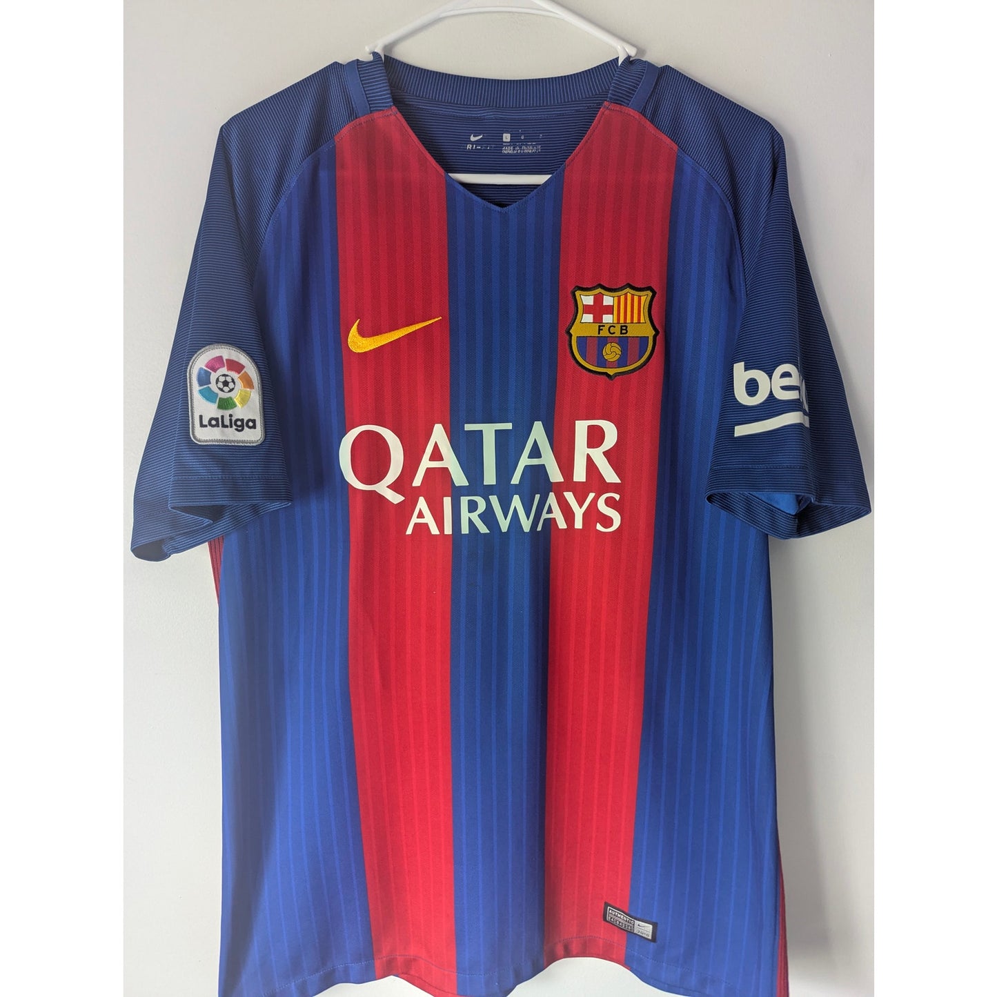 FC Barcelona 2016-17 Luis Suarez Home Jersey Men’s Large Authentic Nike Soccer Shirt