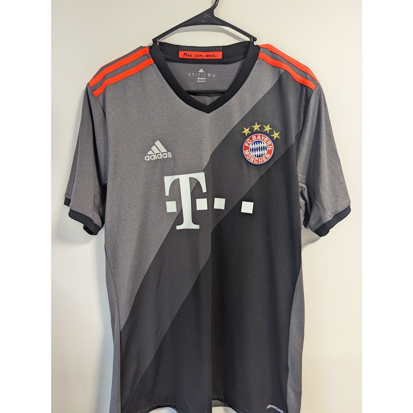 Bayern Munich 2016-17 Thomas Muller Away Jersey Men’s Large Adidas Soccer Shirt