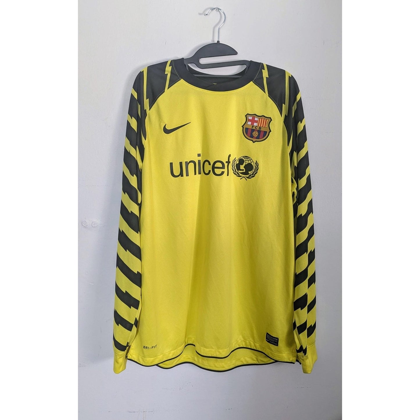 FC Barcelona 2010-11 Victor Valdes Goalkeeper Jersey Men’s XL Nike Long Sleeve Vintage