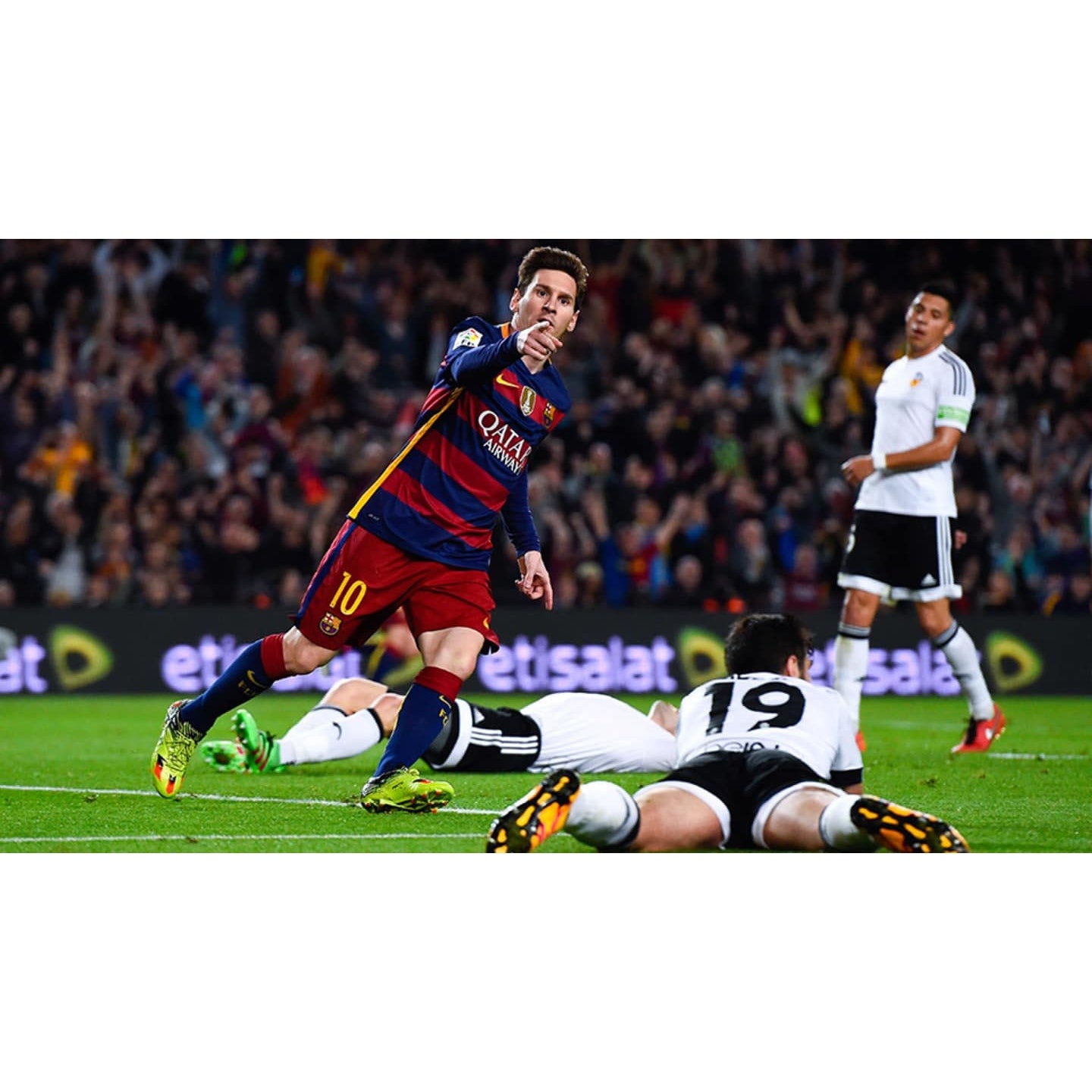 FC Barcelona 2015–16 Home Messi Jersey – Men’s XL | La Liga Patched Club World Cup Badge Shirt