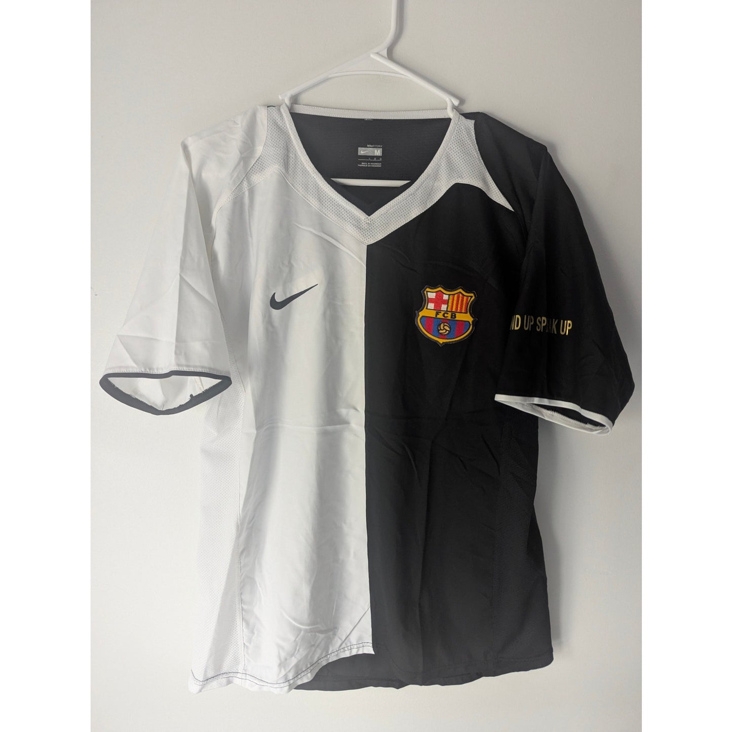FC Barcelona 2004–05 Special Messi Jersey – Authentic Vintage Nike Shirt | Men’s Medium