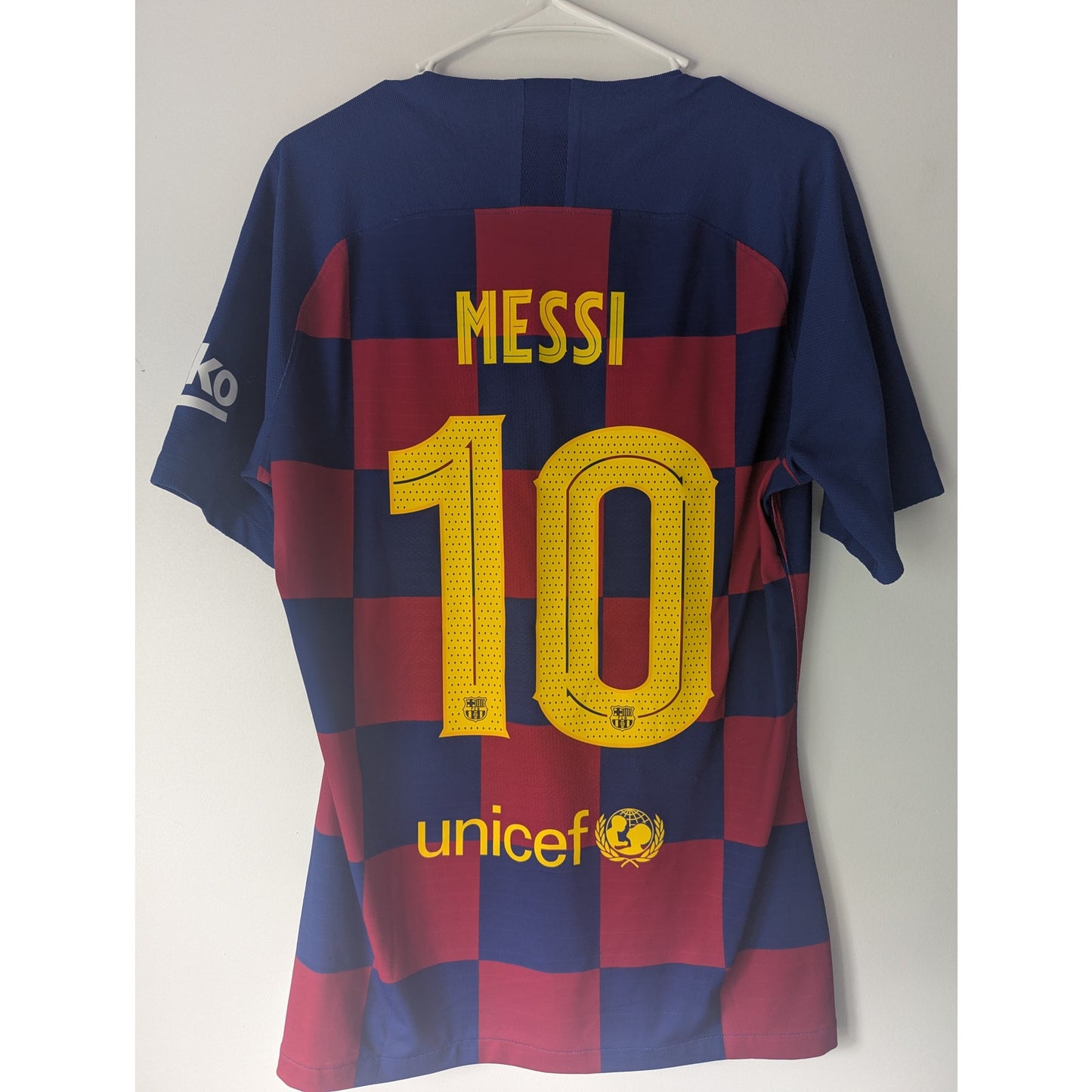 FC Barcelona 2019-20 Home Lionel Messi Jersey - Men's Large - Kitroom Edition