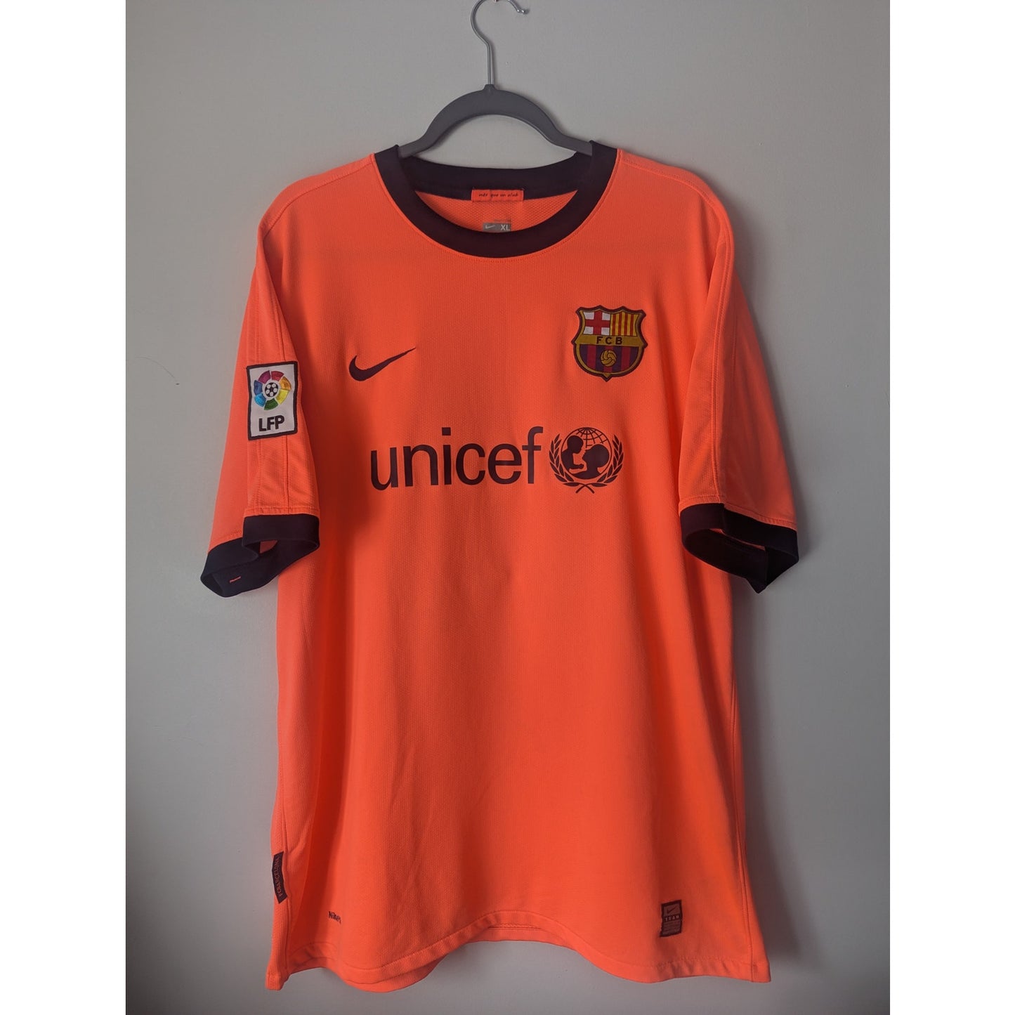 FC Barcelona 2009-10 Away Lionel Messi Jersey - Men's XL