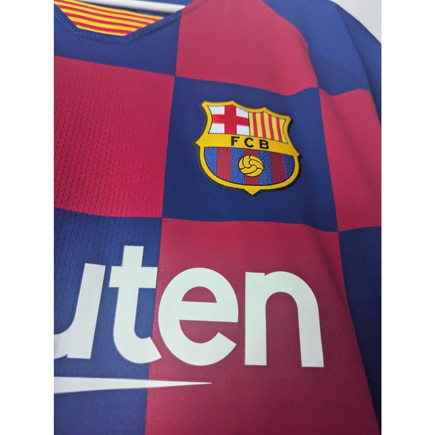 FC Barcelona 2019-20 Home Lionel Messi Jersey - Men's Large - Kitroom Edition