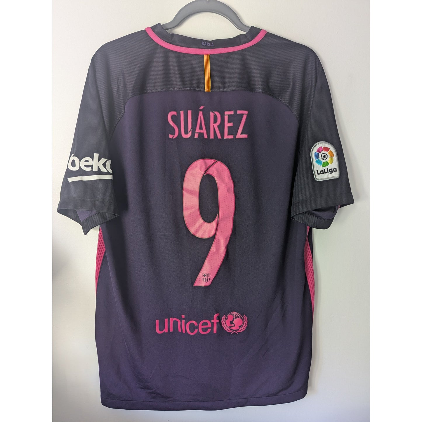 FC Barcelona 2016-17 Away Suarez Jersey - Men's Large