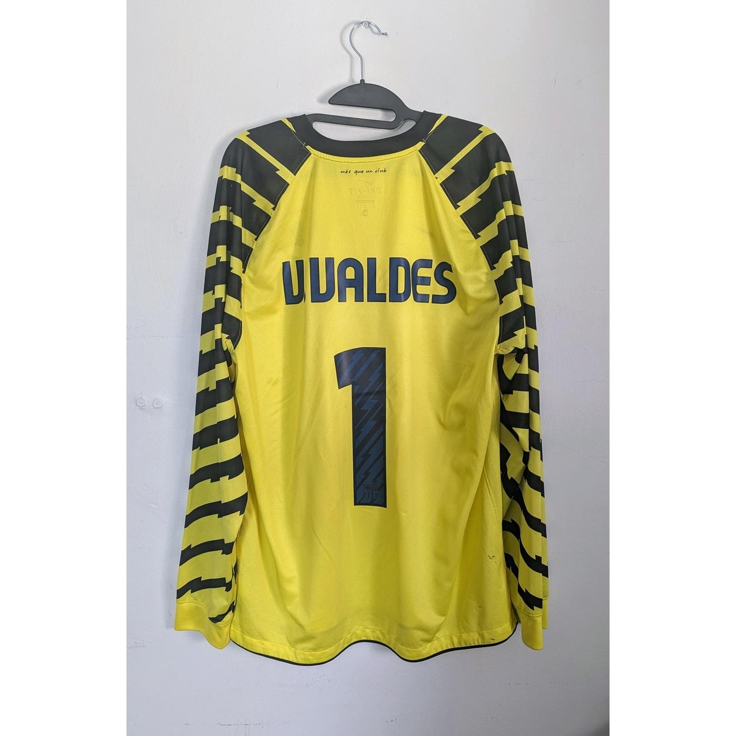 FC Barcelona 2010-11 Victor Valdes Goalkeeper Jersey Men’s XL Nike Long Sleeve Vintage