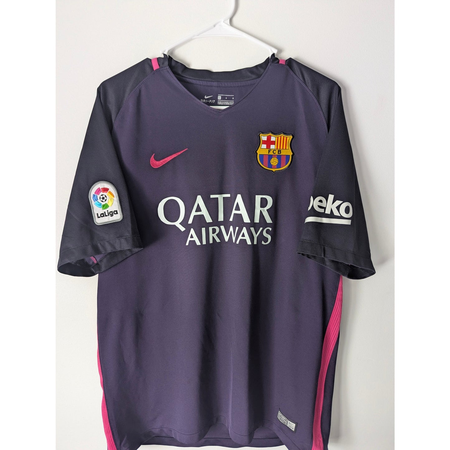 FC Barcelona 2016–17 Away Suárez Authentic Jersey – Men’s Large
